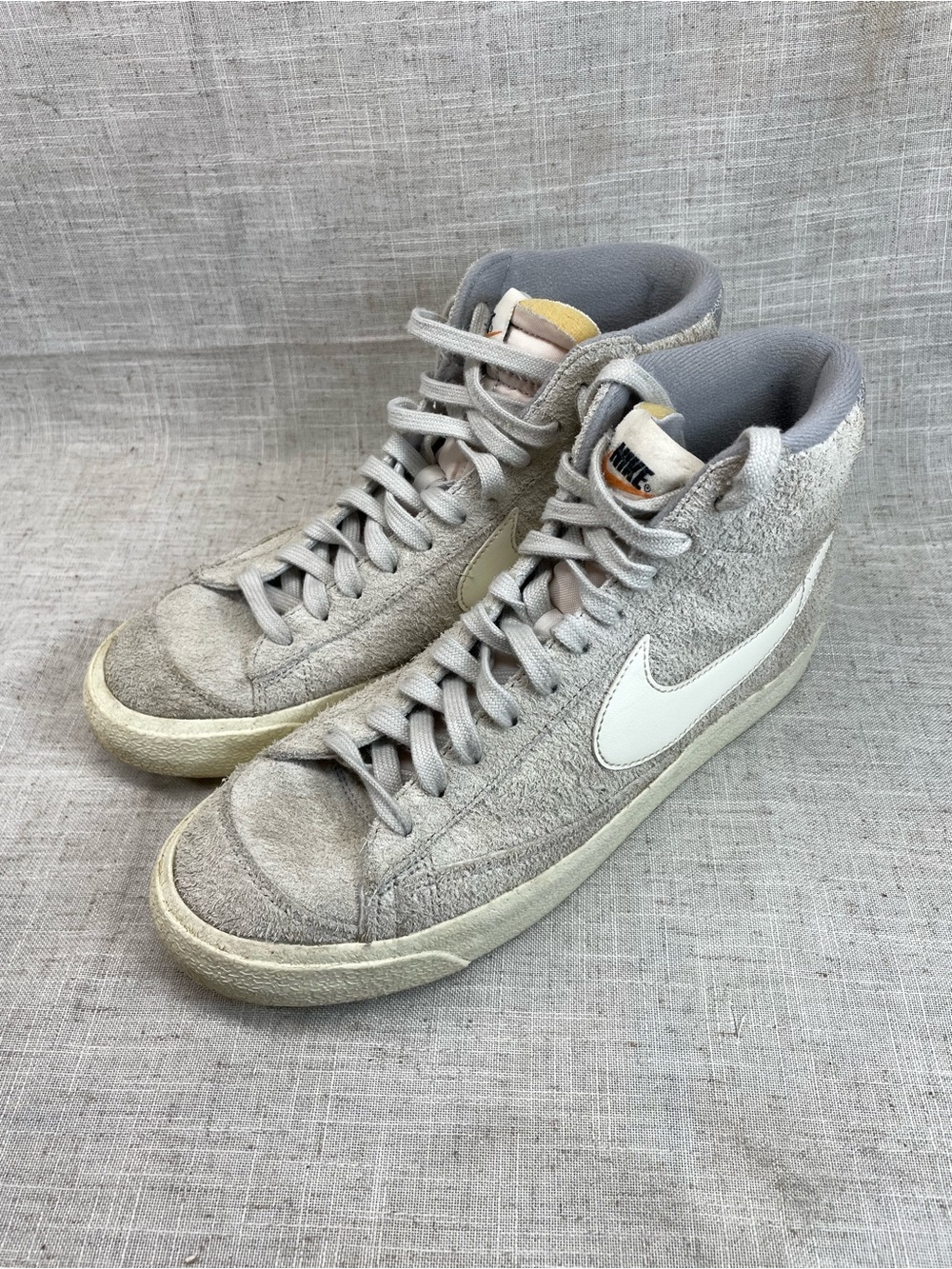 Nike Blazer Mid 77 Sneakers in Light Gray and White/Gray Mens Size 9